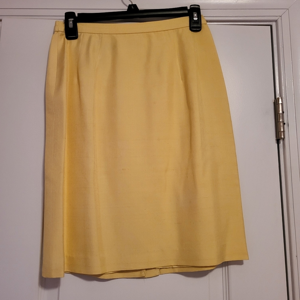 Donna Morgan lemon yellow silk suit - Picture 5 of 7
